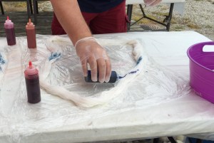 Yarn painting in action.